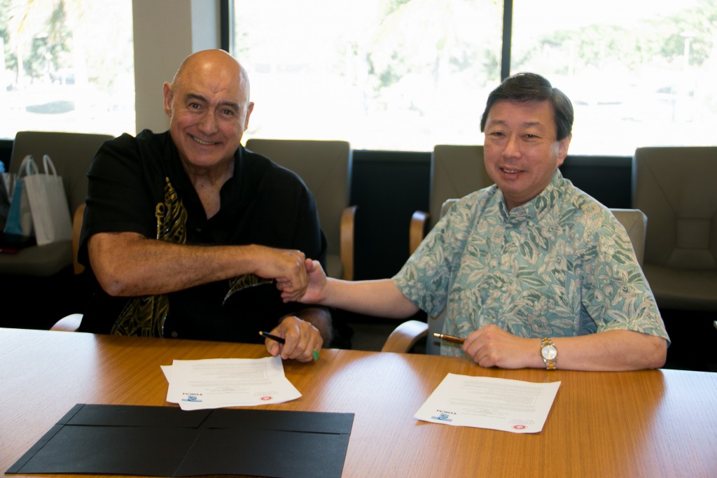 UH West Oʻahu Chancellor Rockne Freitas and Tokai University Chancellor Kiyoshi Yamada sign a memorandum of understanding at UH West Oʻahu on Friday, Jan. 9. 