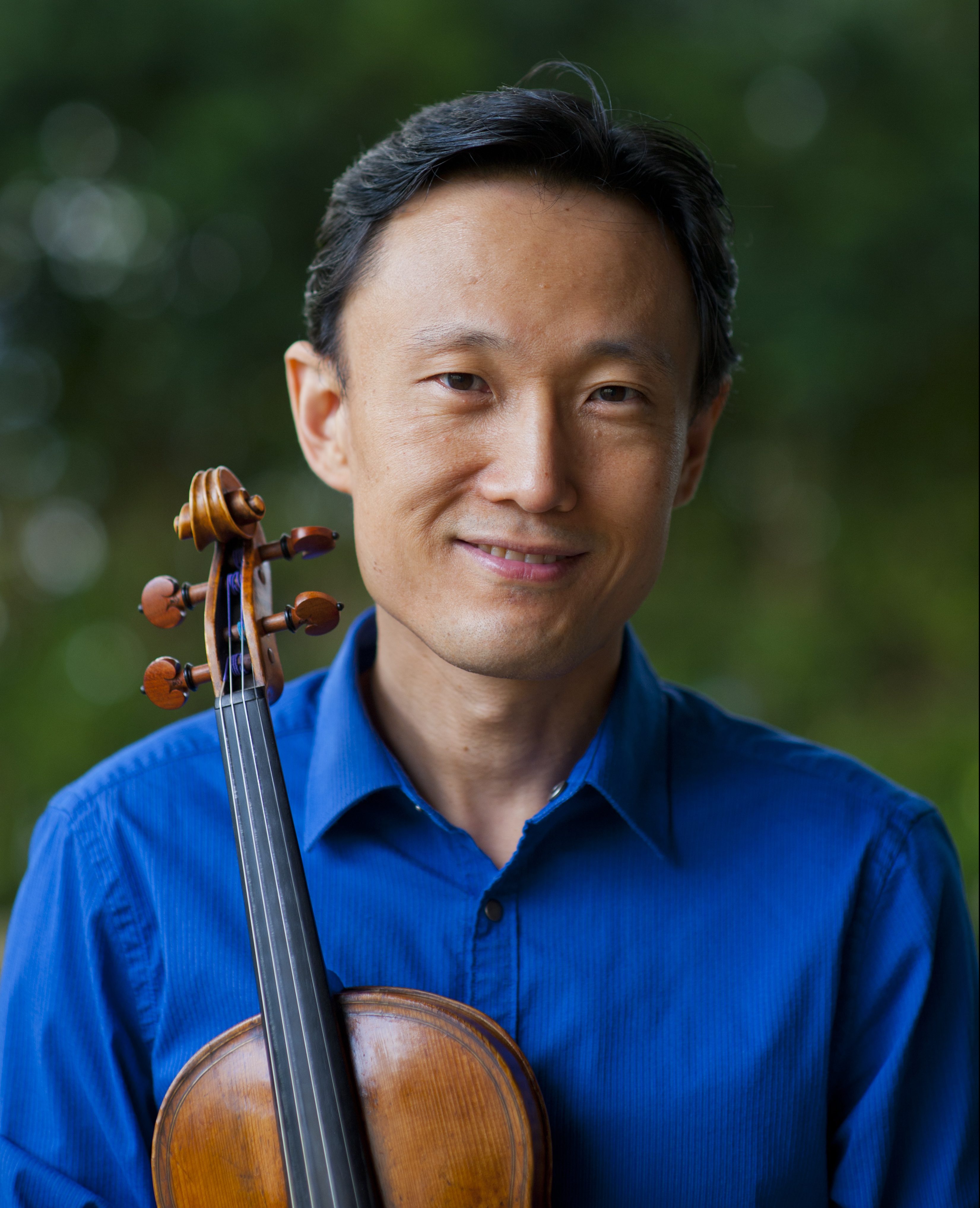 Hawaii Symphony Orchestra concertmaster, Ignace “Iggy” Jang (pictured) will appear on Thursday, April 6 at 11:00am in the UH West O’ahu Dining Hall, along with HSO bassist, John Gallagher, and Mililani High School’s String Ensemble, led by Director Bryan Hirata.