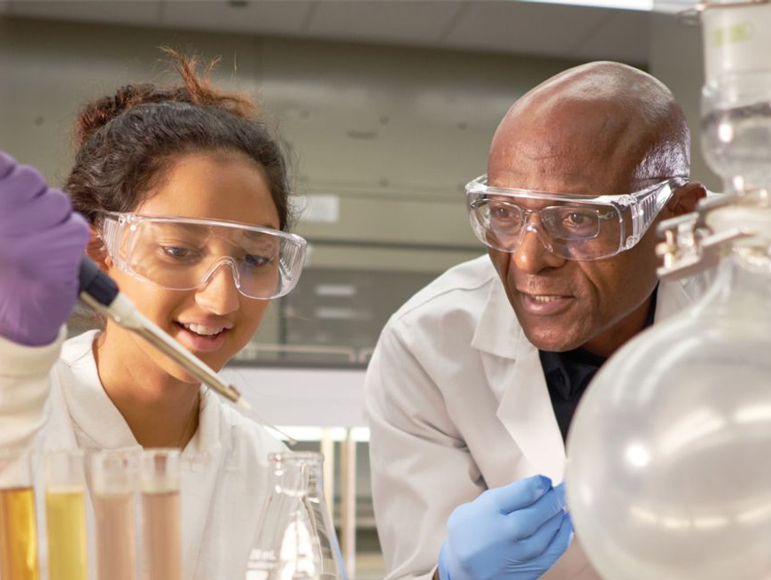 Dr. Bariyanga and a UHWO student in the lab