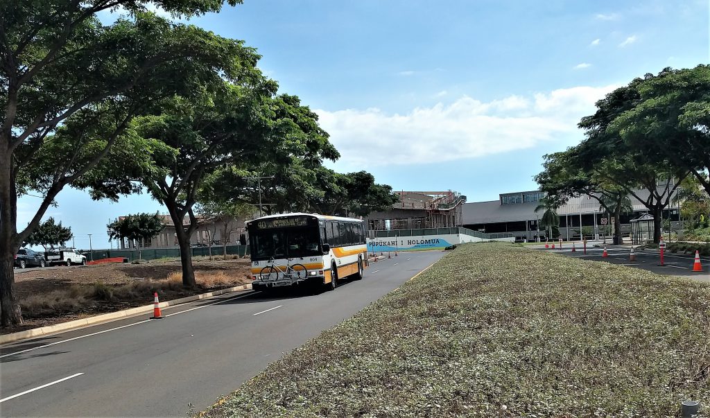 Route 40 Bus exiting UH West Oahu