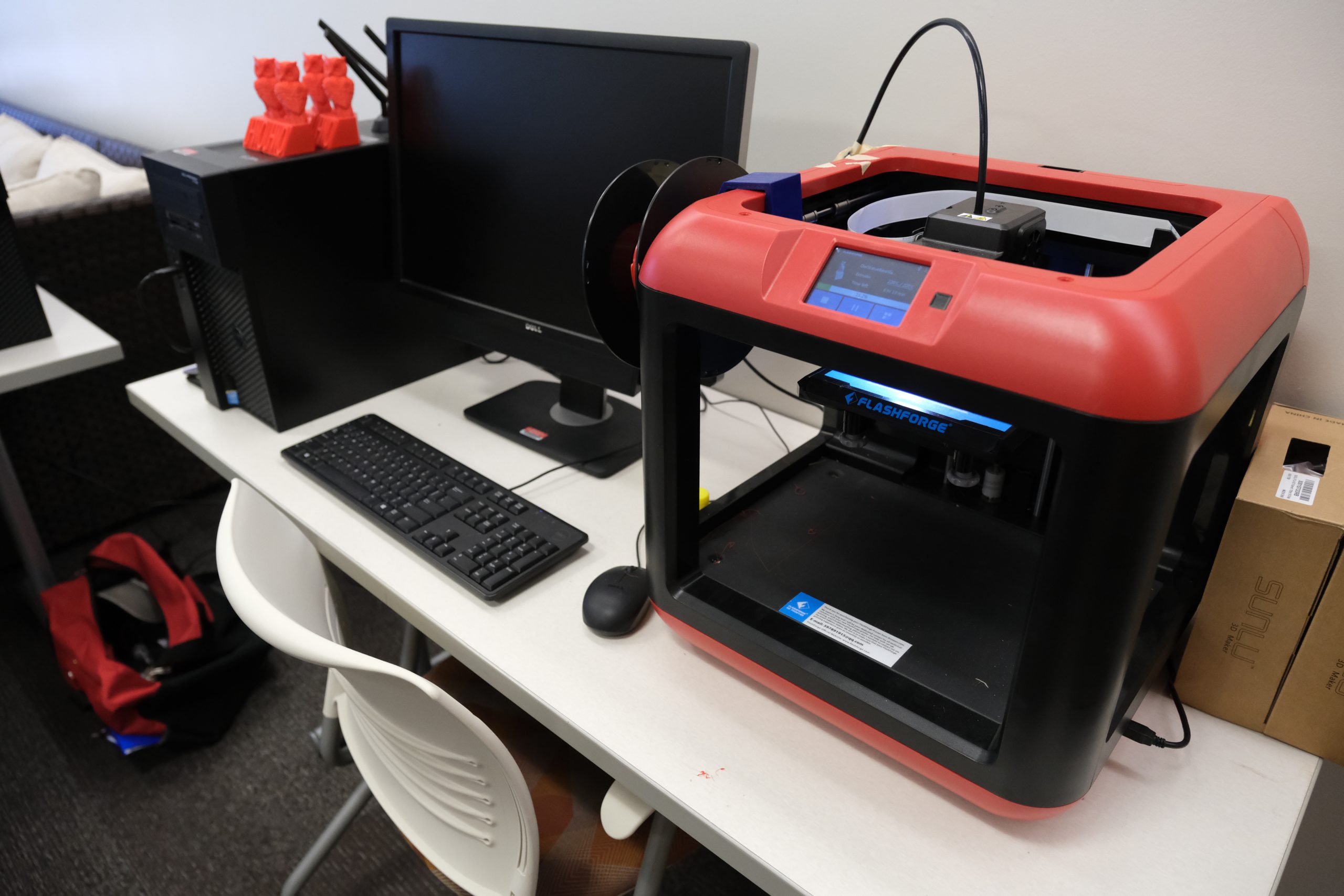 A computer and 3D printer at the UH West Oahu Veterans Center of Excellence