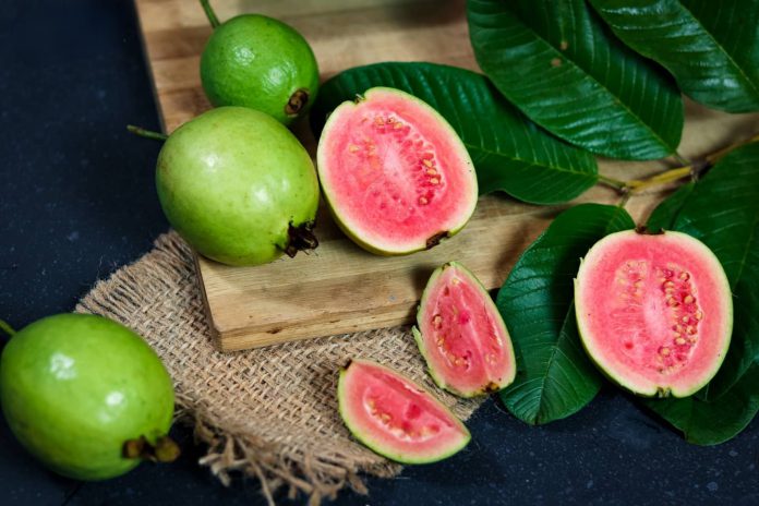 Closup shot of sliced guavas.