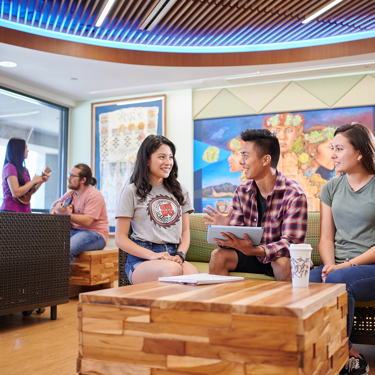 Students gather around a small table inside the Ho‘okipa Room in Naulu Center.